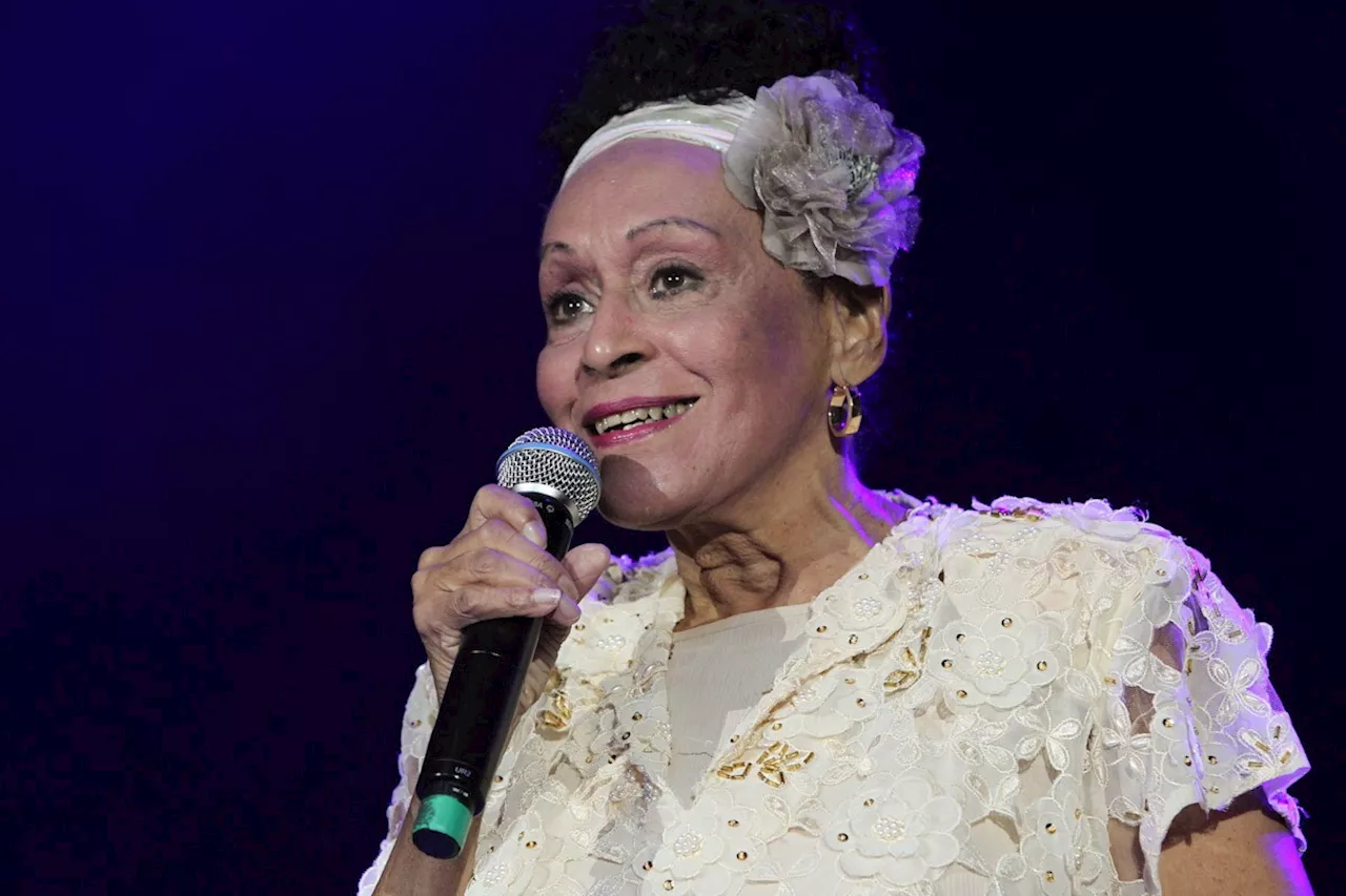 Omara Portuondo, 93 anos, é retirada do palco após ficar desorientada durante show em Barcelona