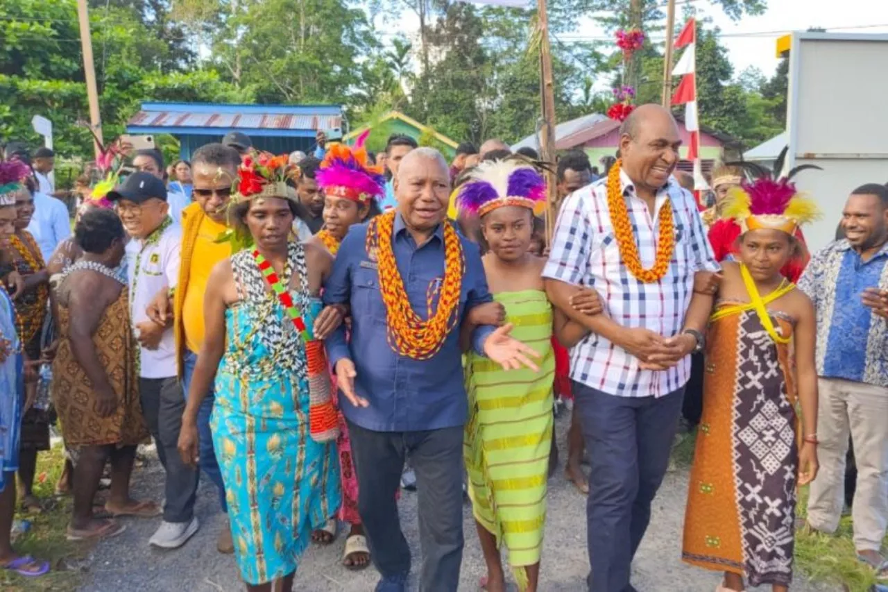 Pilkada Papua Barat: Dominggus Mandacan-Mohamad Lakotani Optimistis Menang Lawan Kotak Kosong