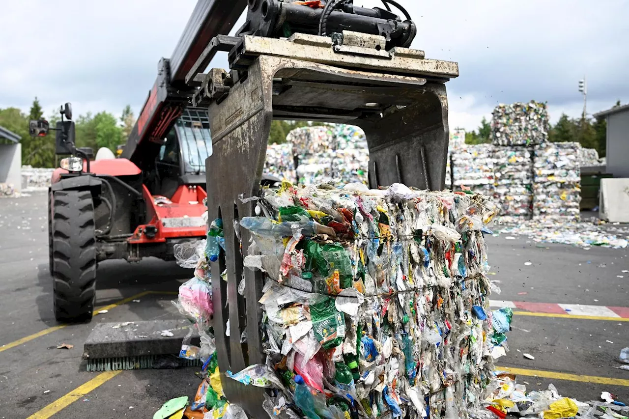 Incorporation de plastiques recyclés: la France réfléchit à un système de bonus-malus