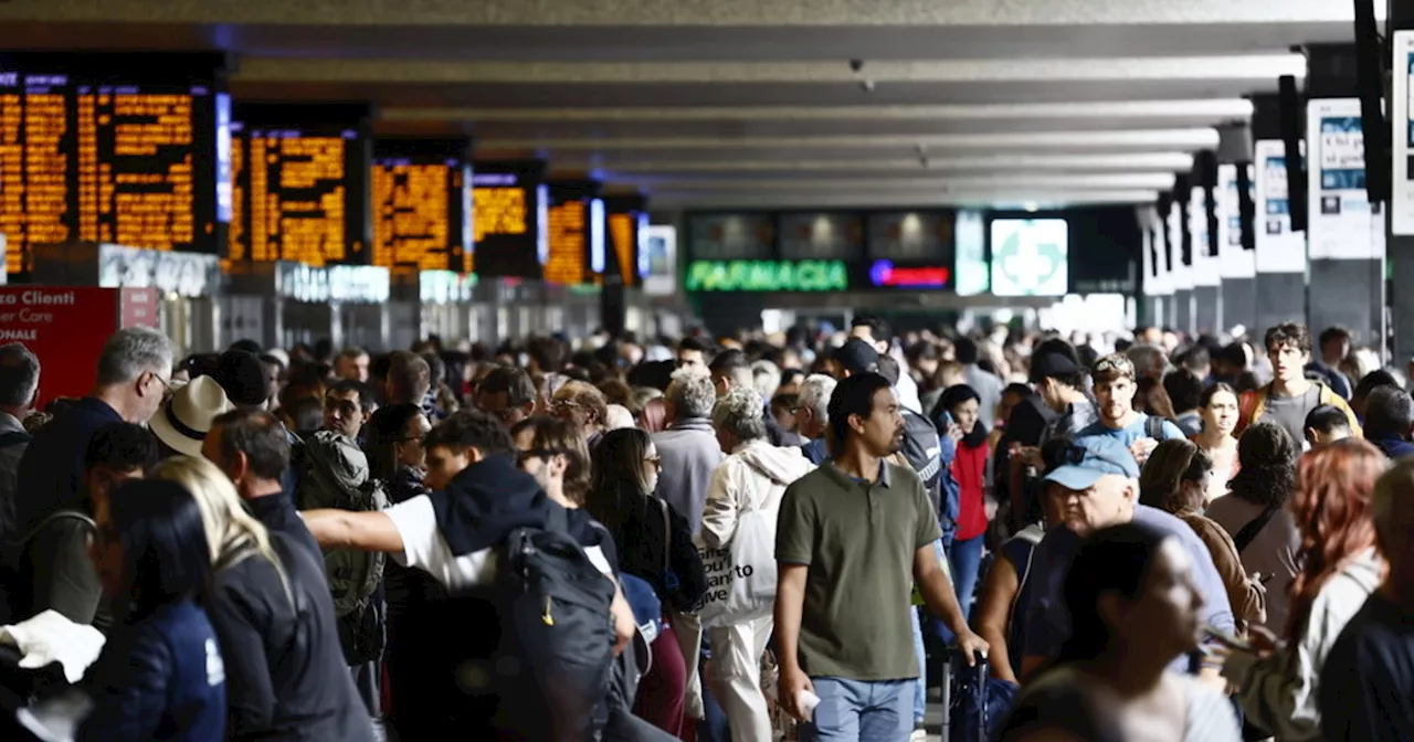 Treni, caos a Roma: cadono le prime teste, la decisione lampo di Salvini e RFI