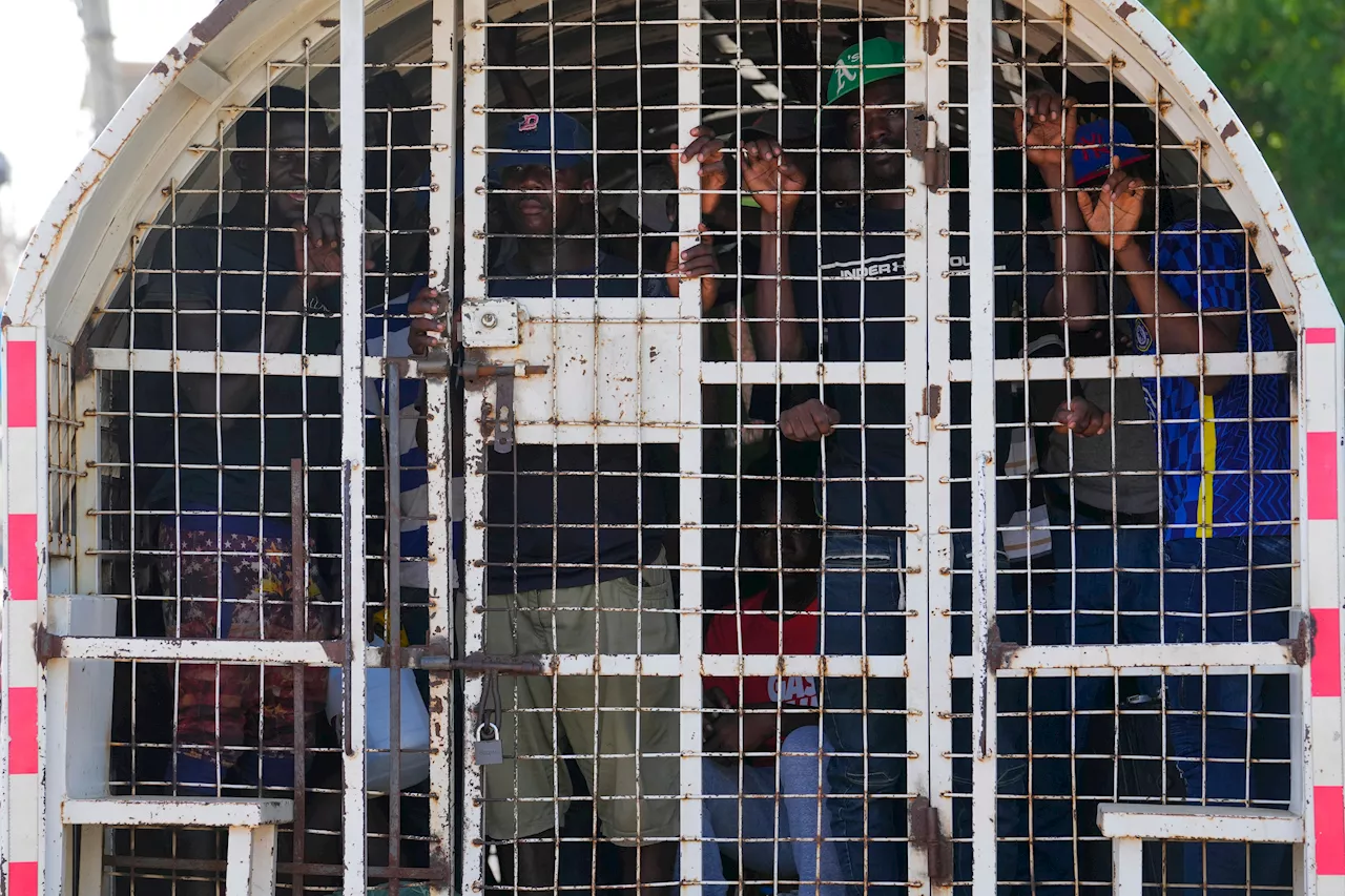 Dominican Republic to deport up to 10,000 Haitians a week due to 'excess' of immigrants