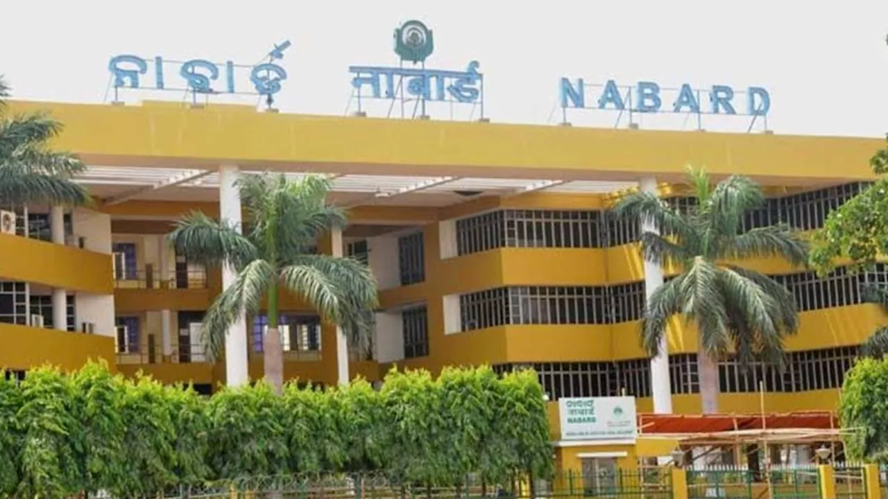 NABARD Vacancy: नाबार्ड ऑफिस अटेंडेंट भर्ती के लिए आवेदन शुरू, 10वीं पास जल्द करें एप्लाई