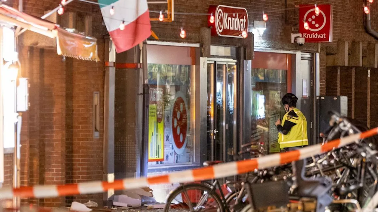 Ravage na plofkraak in Amsterdam, huis onbewoonbaar verklaard