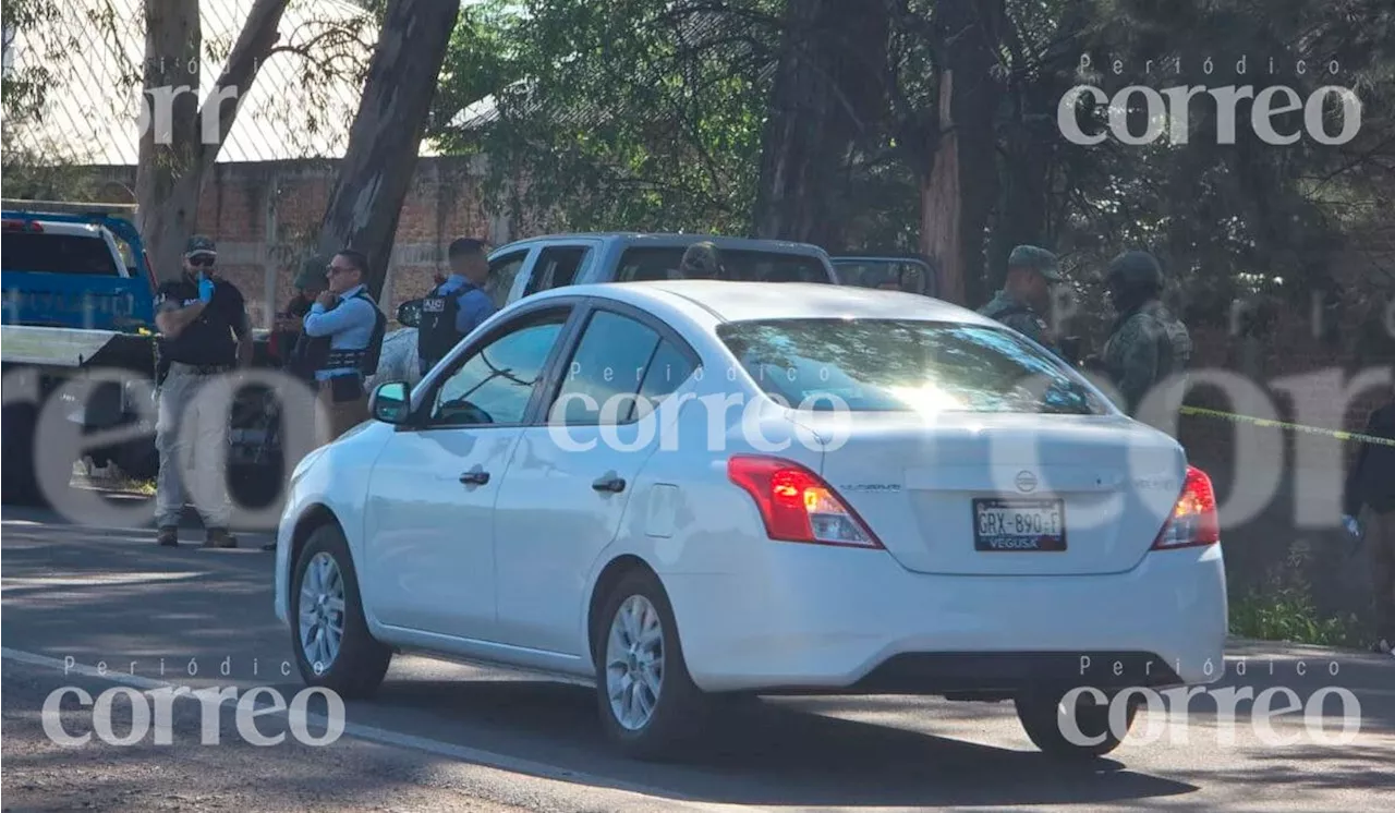 Hallan camioneta abandonada en la Salamanca-Juventino; investigan relación con ejecución de 12 personas