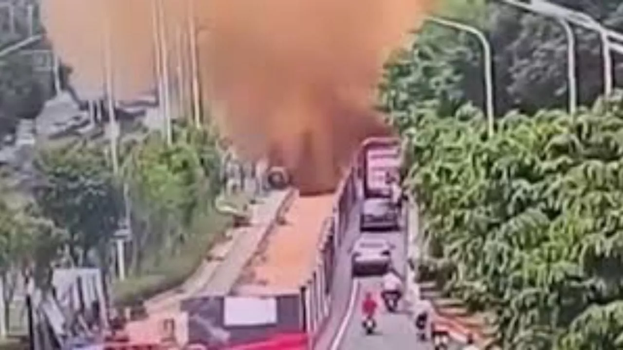 Cae “lluvia de heces fecales” tras la explosión de una tubería en una avenida (Video)