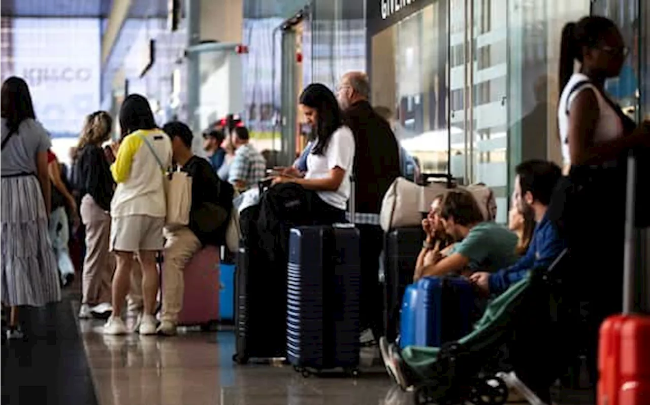 Telo sui cavi dei treni tra Roma e Civitavecchia, cancellazioni e ritardi fino a 2 ore