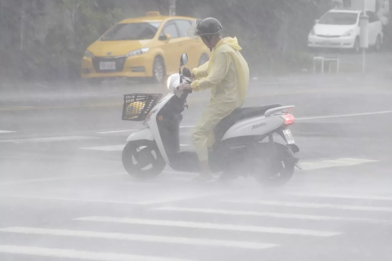 Typhoon Krathon makes landfall on Taiwan, packing fierce winds and torrential rain