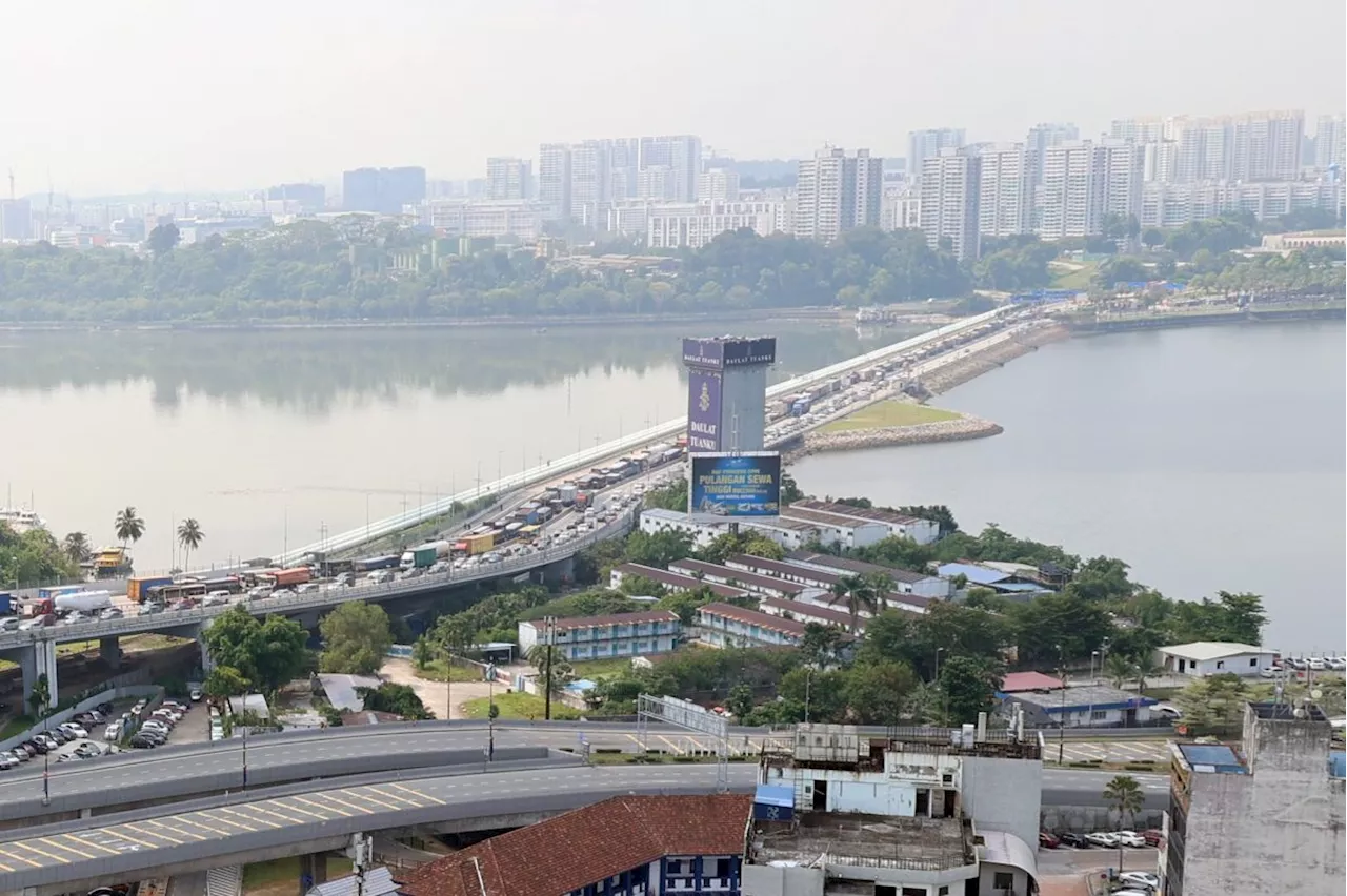 S'pore motorists with pending VEP applications won't face action at Johor checkpoints, says Loke