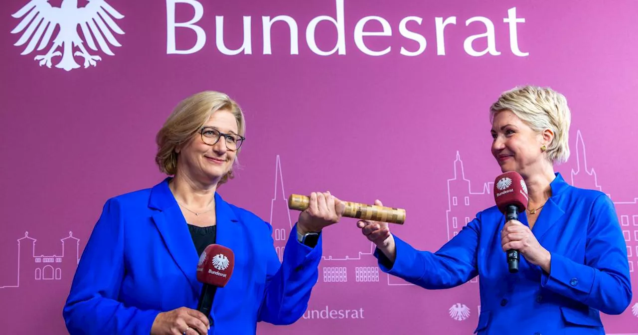 Anke Rehlinger erhält Bundesratspräsidentschaft von Manuela Schwesig