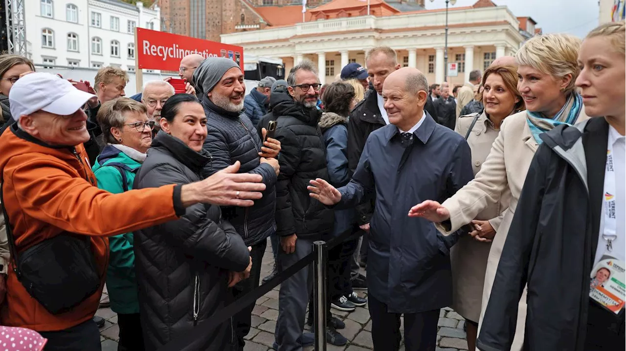 Kanzler beim Festakt in Schwerin: Olaf Scholz hält Deutsche Einheit für fortgeschritten, aber noch nicht perfekt