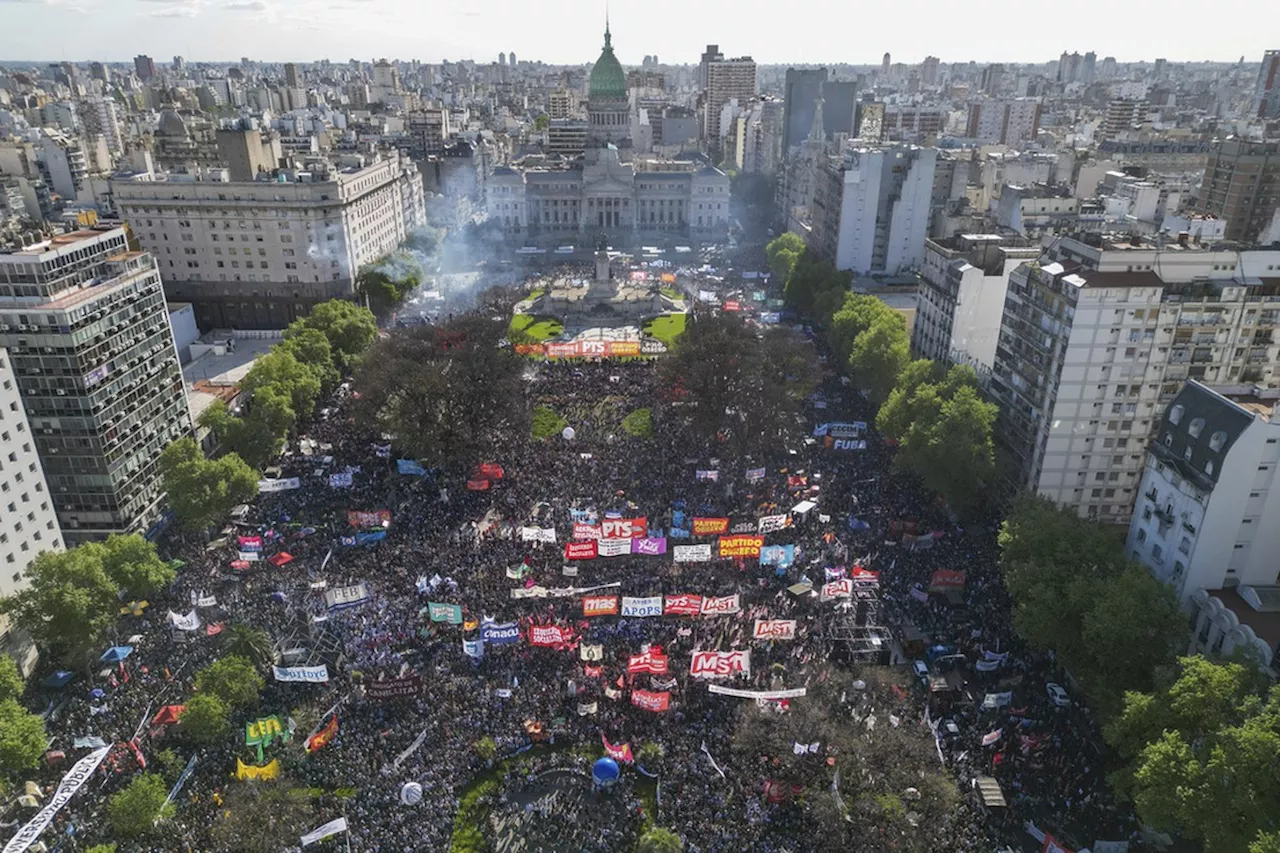 Milhares vão às ruas na Argentina por mais verba para universidades