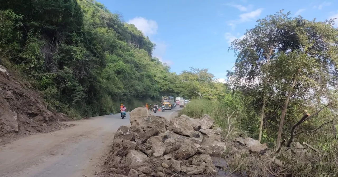 Derrumbe: vía entre Bucaramanga y Bogotá se mantiene con paso a un carril