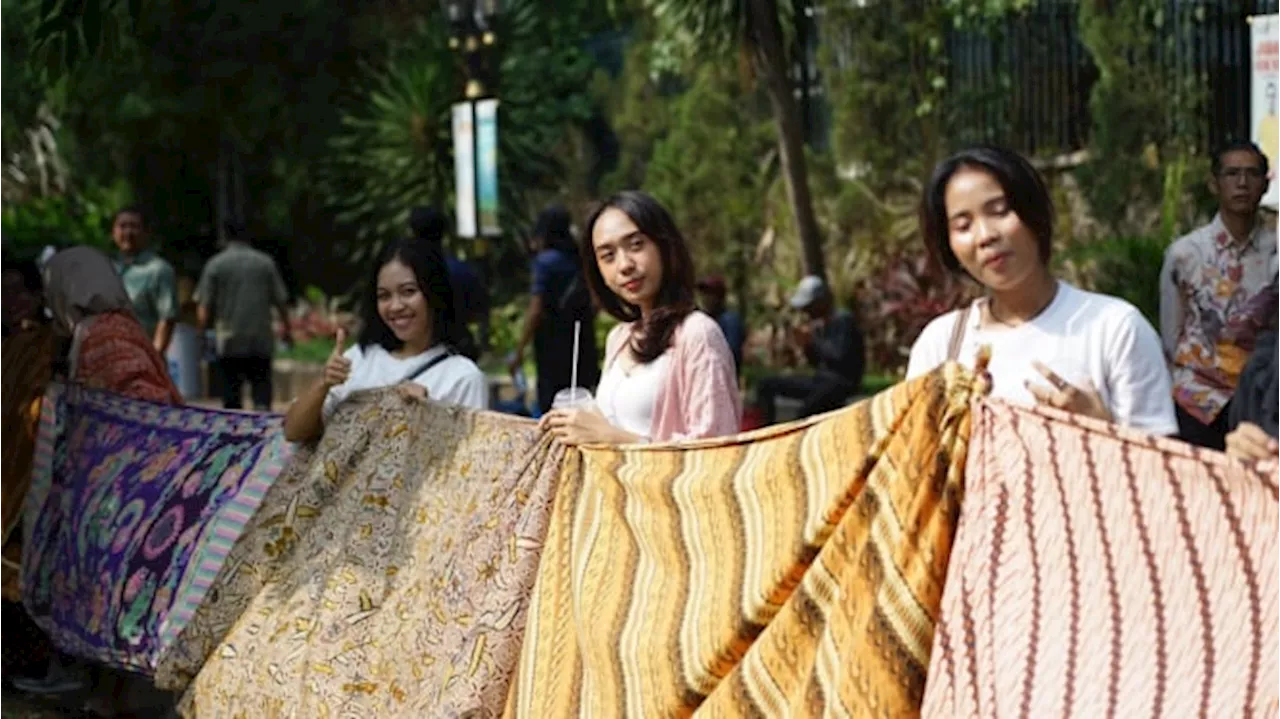 Bentangkan Batik 4,1 Kilometer Pemkot Bogor Pecahkan Rekor ORI