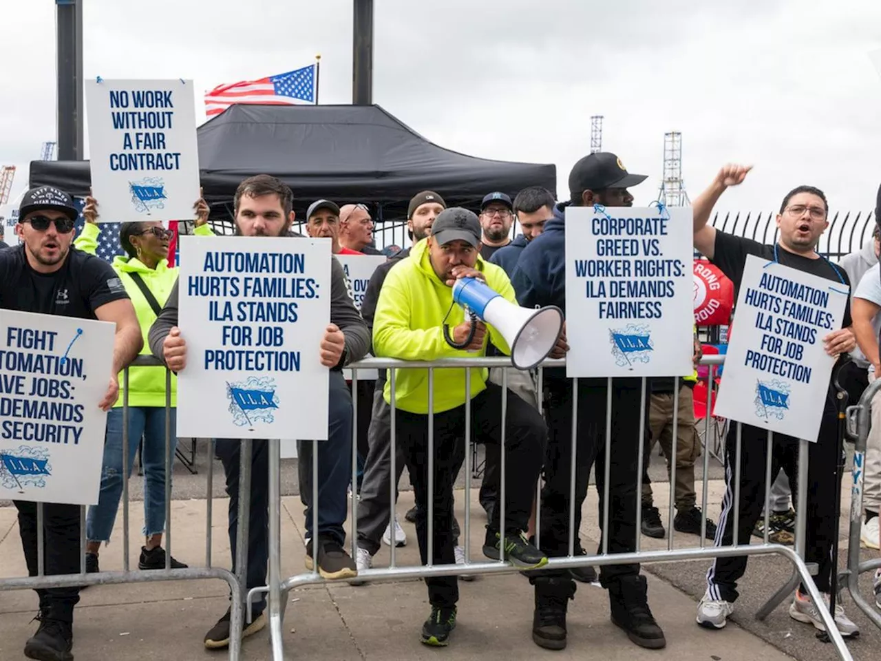 Containers stacking up in Halifax, Montreal as Canadian, U.S. dockworkers strike