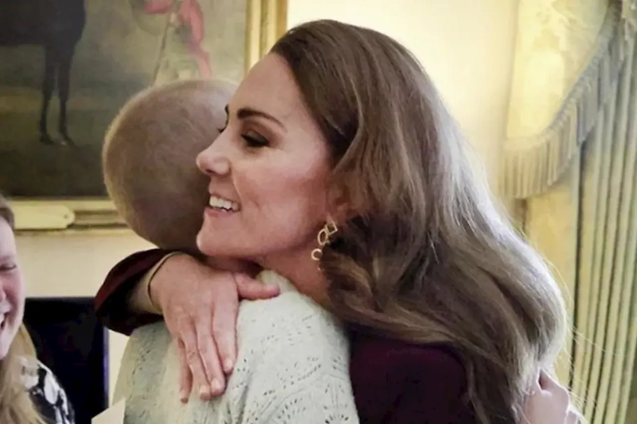 Kate Middleton reaparece por sorpresa en un emotivo encuentro con una adolescente que también padece cáncer