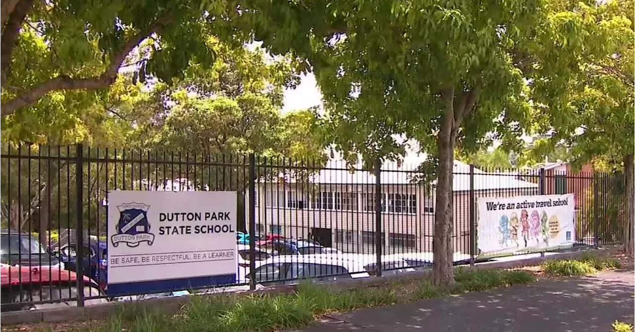 Parents consider pulling kids out of Brisbane school after nearby asbestos discovery