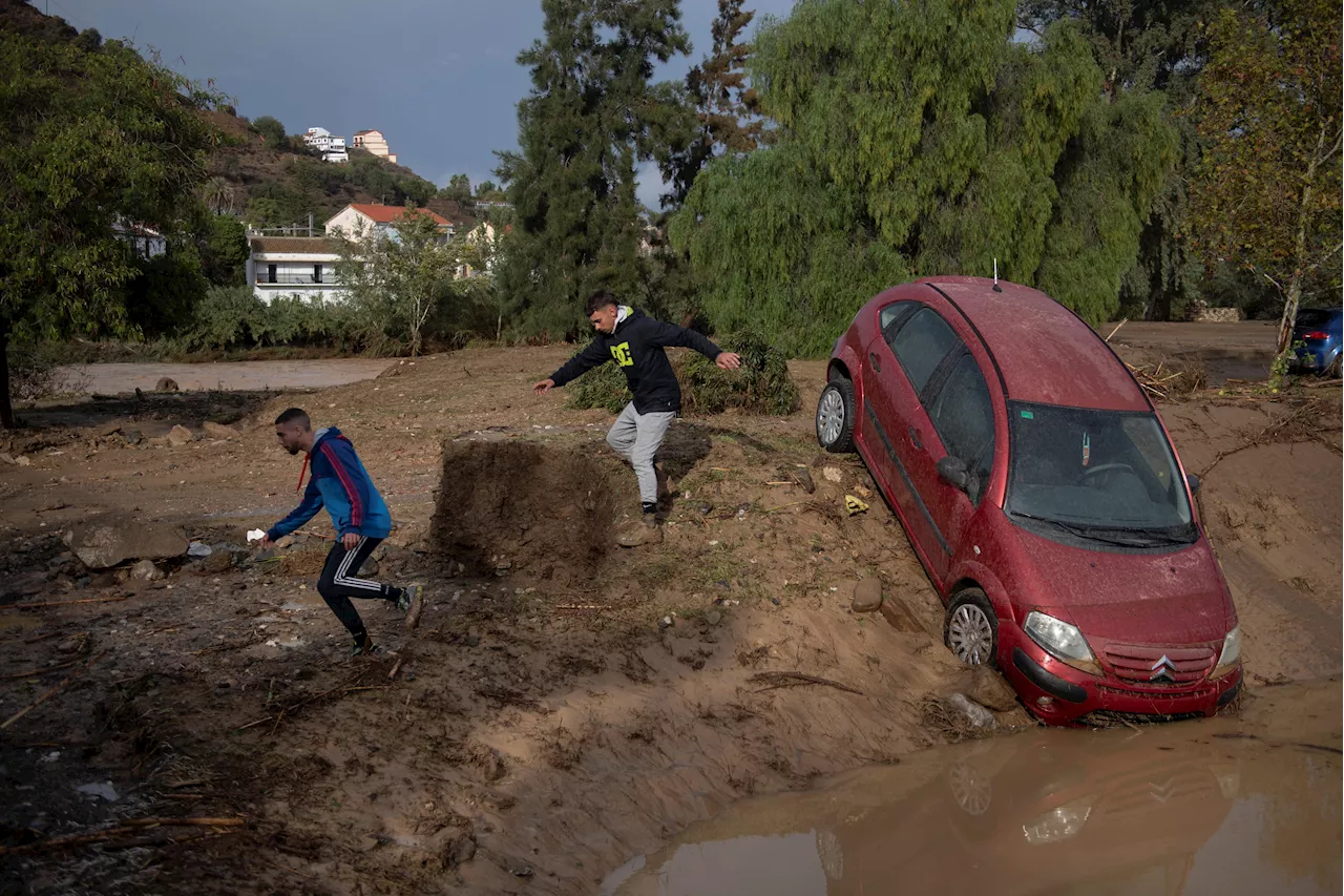 Alluvione in Spagna, Valencia travolta dall'acqua: recuperati numerosi corpi