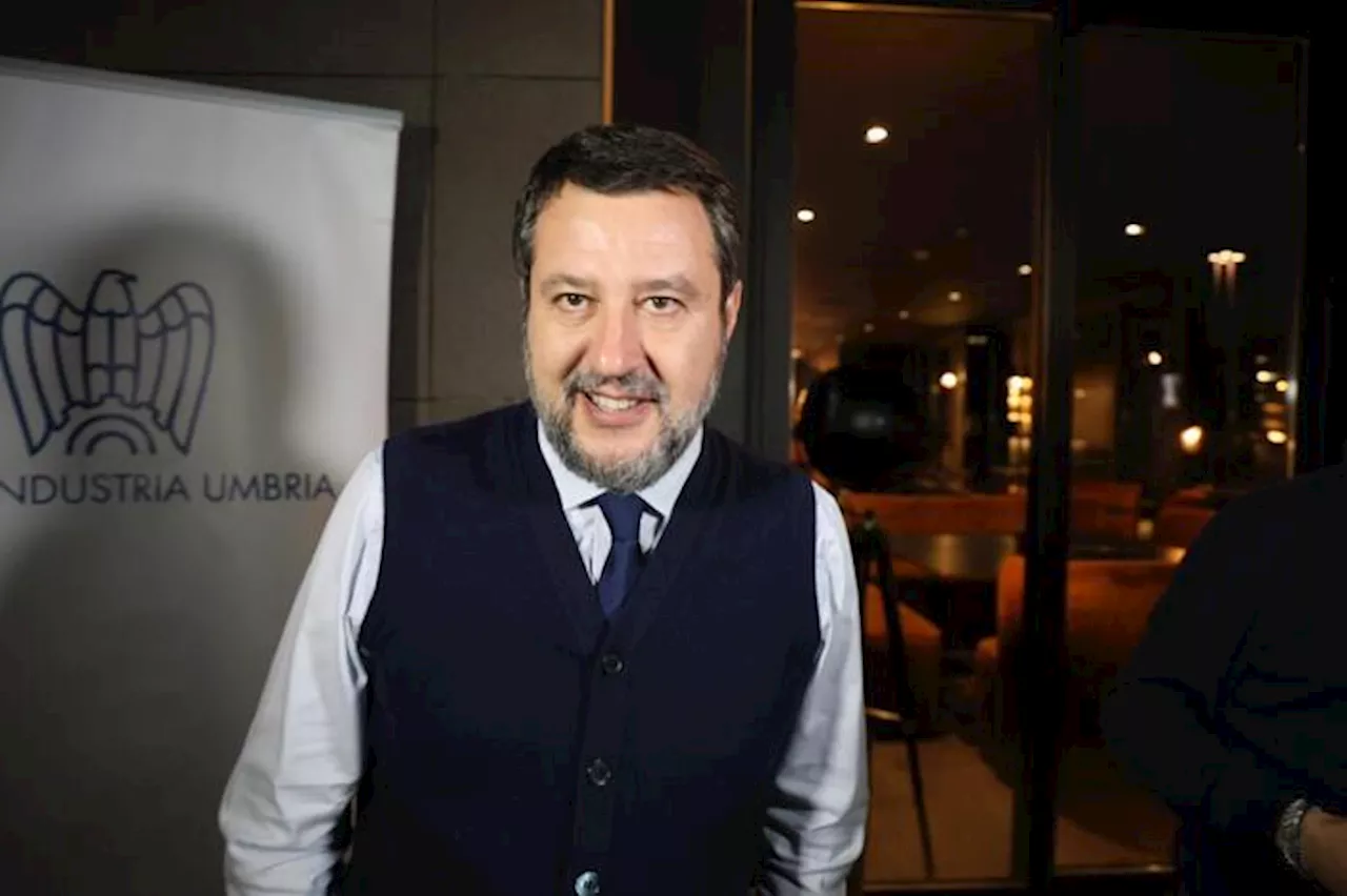 Salvini, i giudici comunisti si levino la toga e si candidino