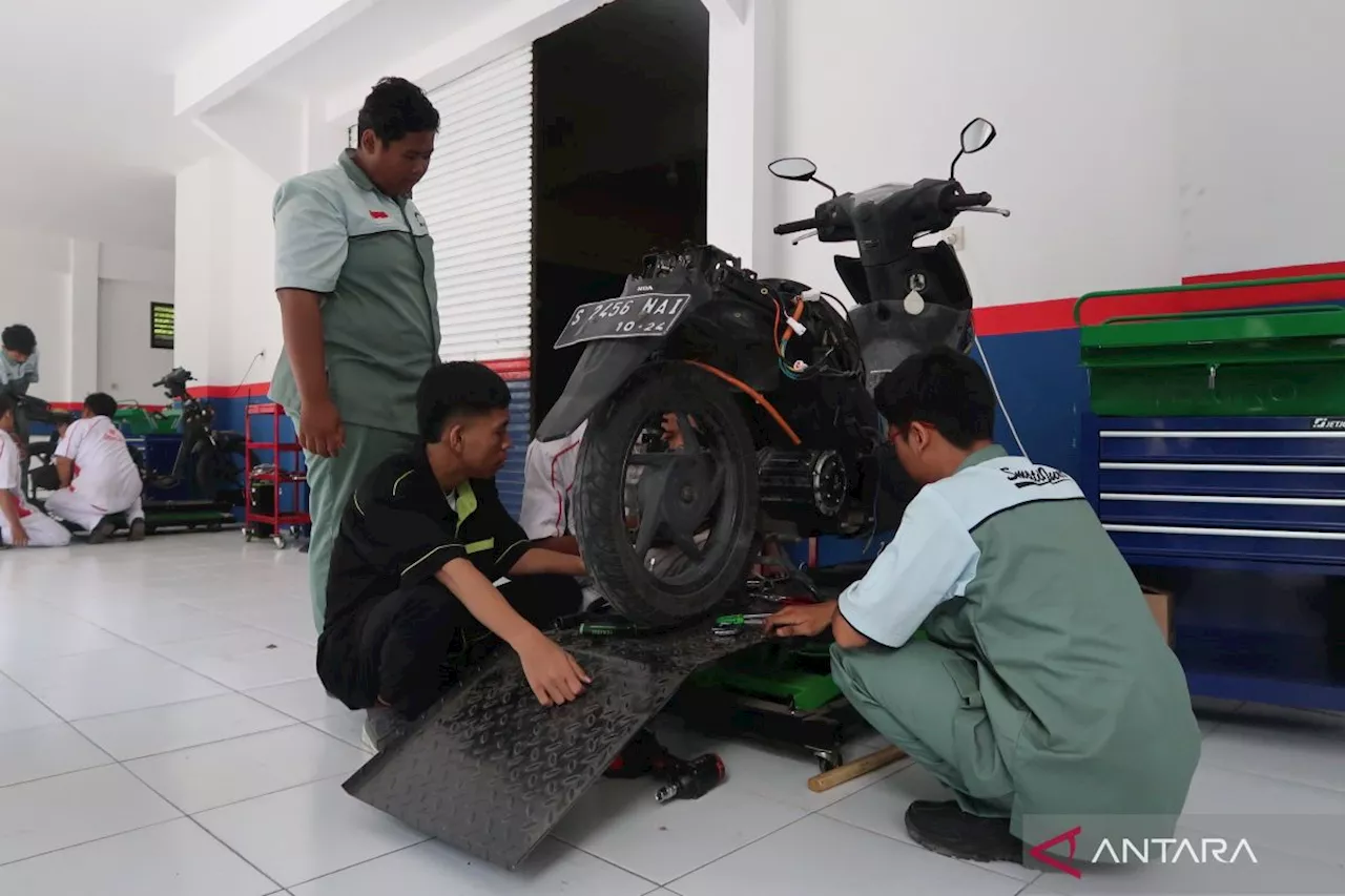 Mencetak teknisi andal kendaraan listrik dari sekolah vokasi