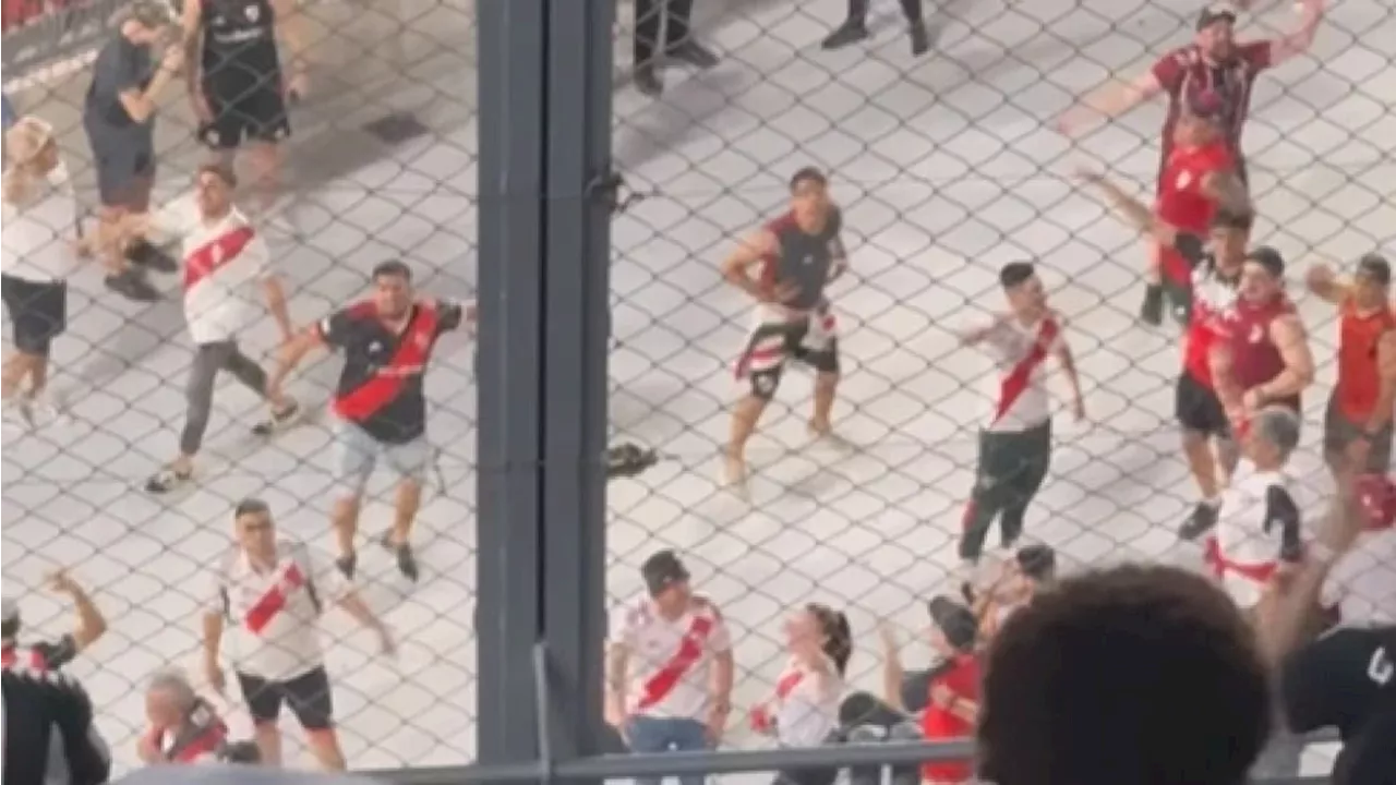 Torcedores do River fazem gestos racistas à torcida do Atlético-MG no Monumental