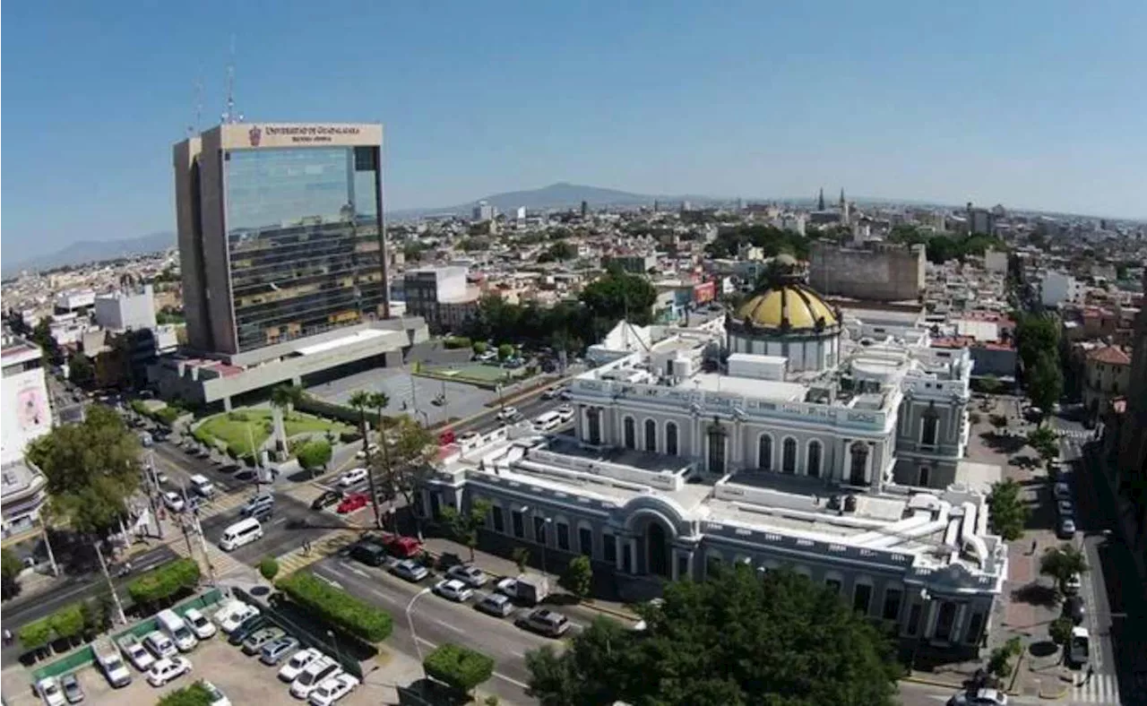 Acusan a profesor de la Universidad de Guadalajara por violencia vicaria; solicitan intervención de Claudia Sheinbaum