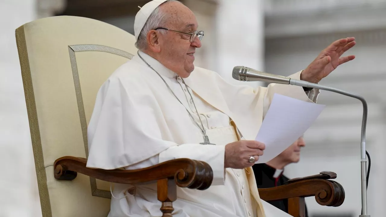 Pope at Audience: Confirmation communicates Holy Spirit's abundant gifts