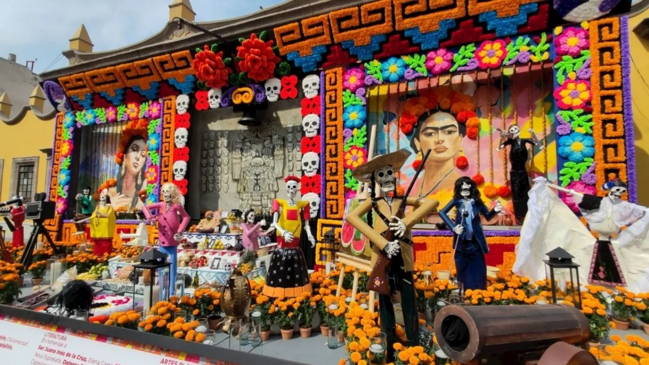 Inauguran “Mujeres vivas en la memoria&quot;: una mega ofrenda dedicada a mujeres en Coyoacán