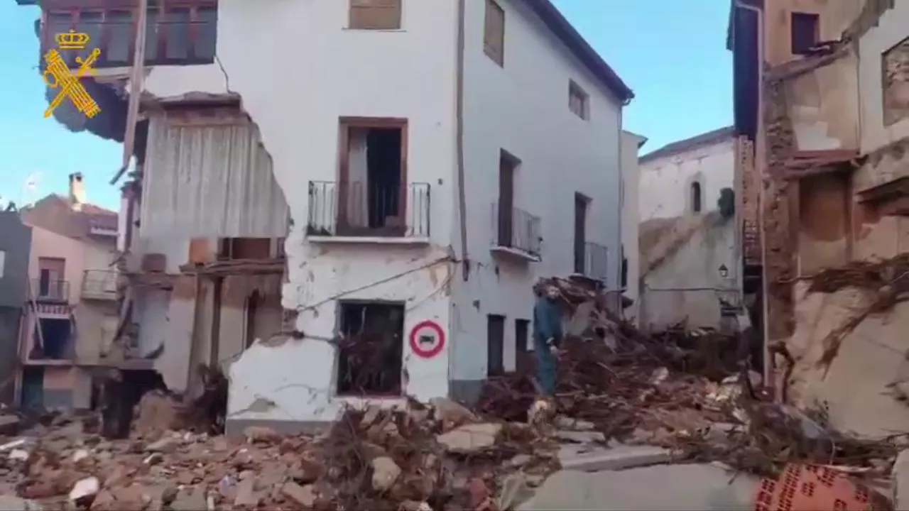 Letur in Spagna devastata dall'alluvione: la Guardia Civil cerca i dispersi tra macerie e fango