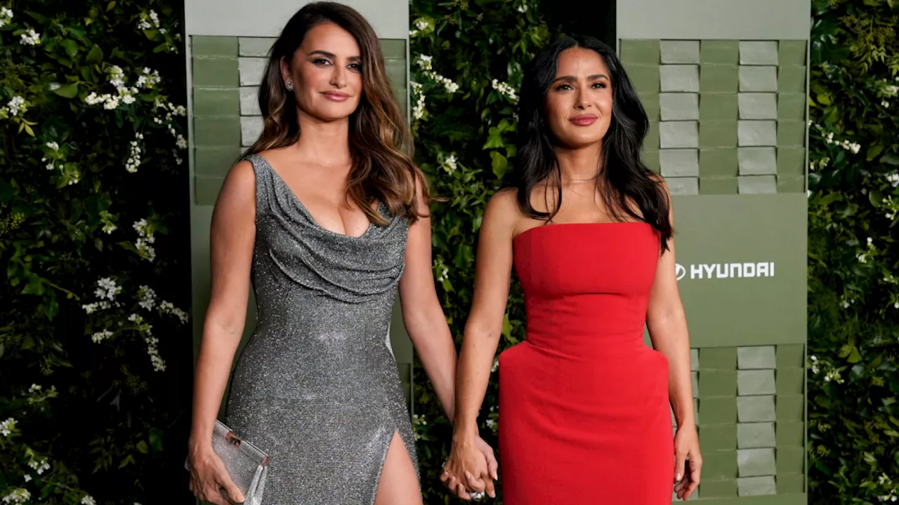 Il fascino latino di Penélope Cruz e Salma Hayek, mano nella mano sul red carpet