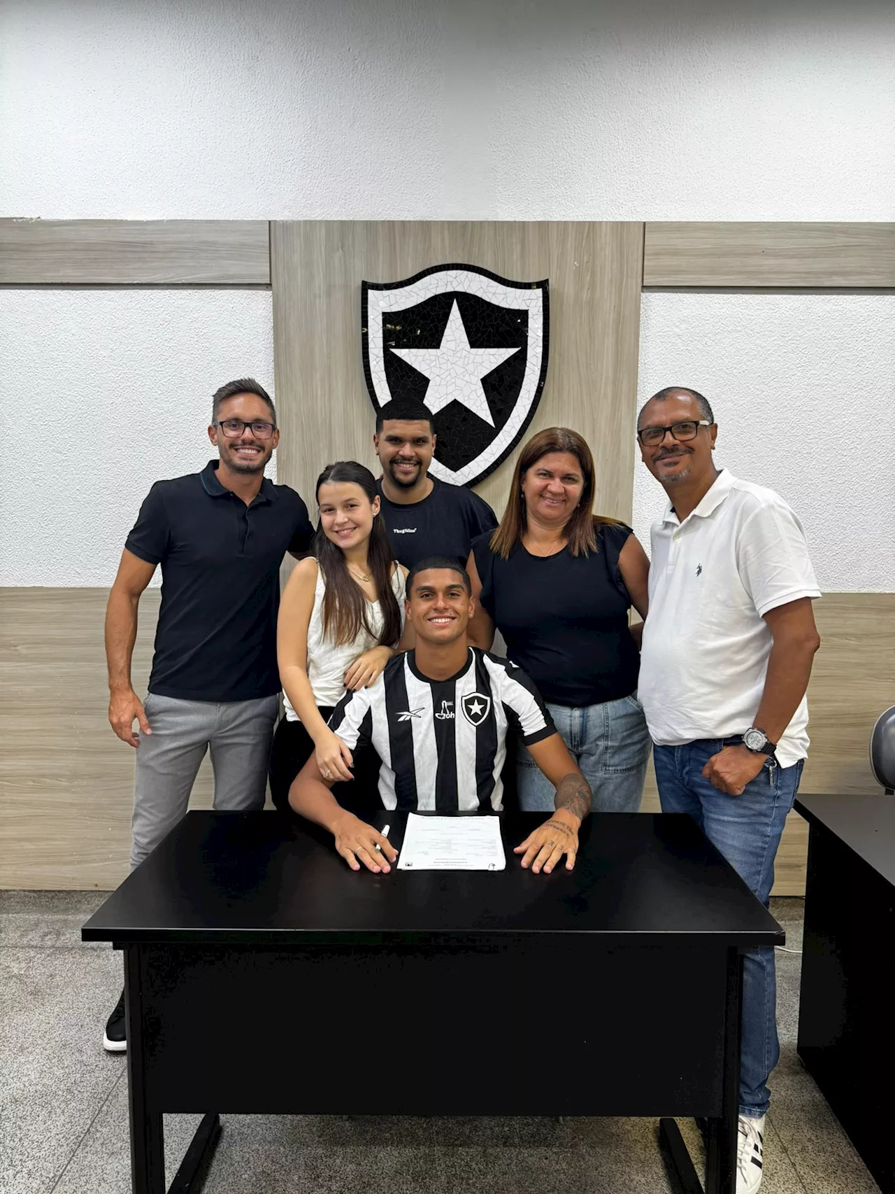 Joia da base do Botafogo, Bernardo Valim tem contrato renovado até 2027