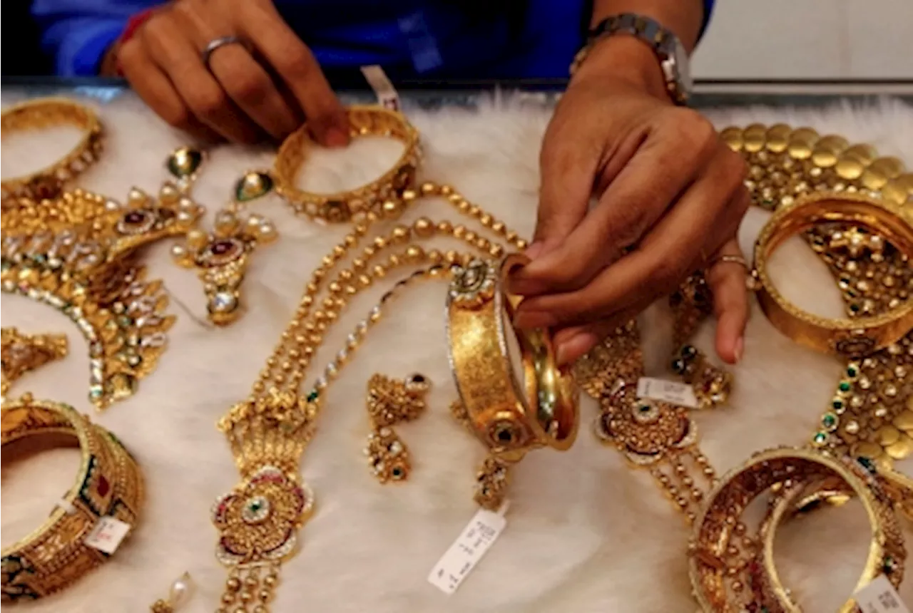 India’s festive gold buying spree continues ahead of Deepavali, defying record price