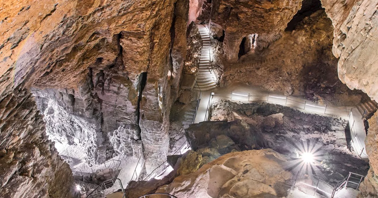 Près de Lyon, ces grottes renferment des labyrinthes et des lacs souterrains à visiter pour Halloween