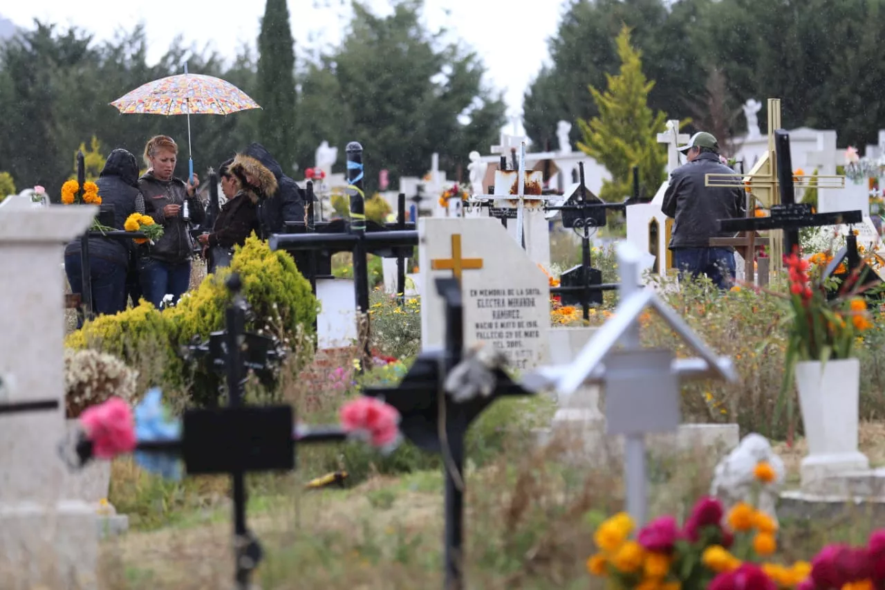 Esperan 25 mil visitantes a panteón municipal de Pachuca por Día de Muertos