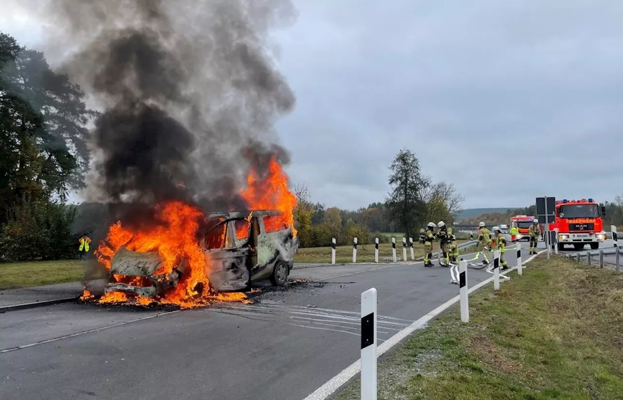 – Kleinbus brannte auf der A93 zwischen Schwandorf und Schwarzenfeld aus