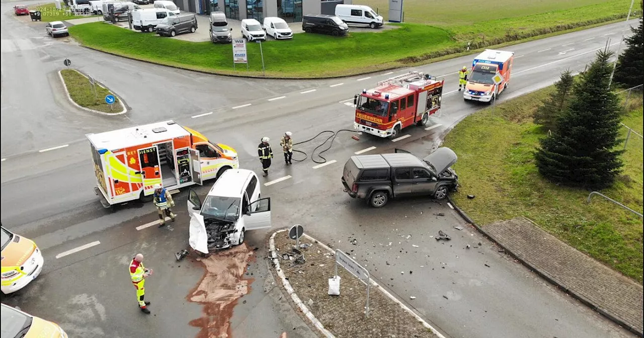 Drei Verletzte nach Unfall auf Kreuzung bei Steinheim