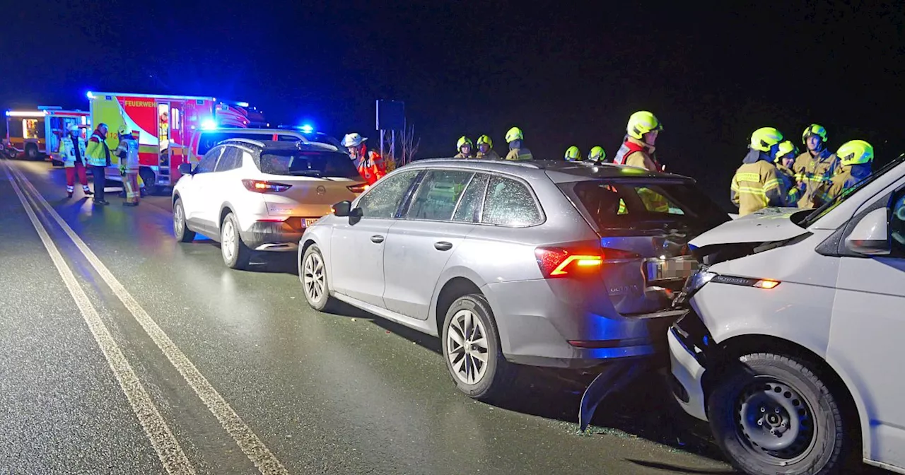 Sieben Verletzte bei Auffahrunfall auf B1 nach dem Pokalspiel des SC Paderborns