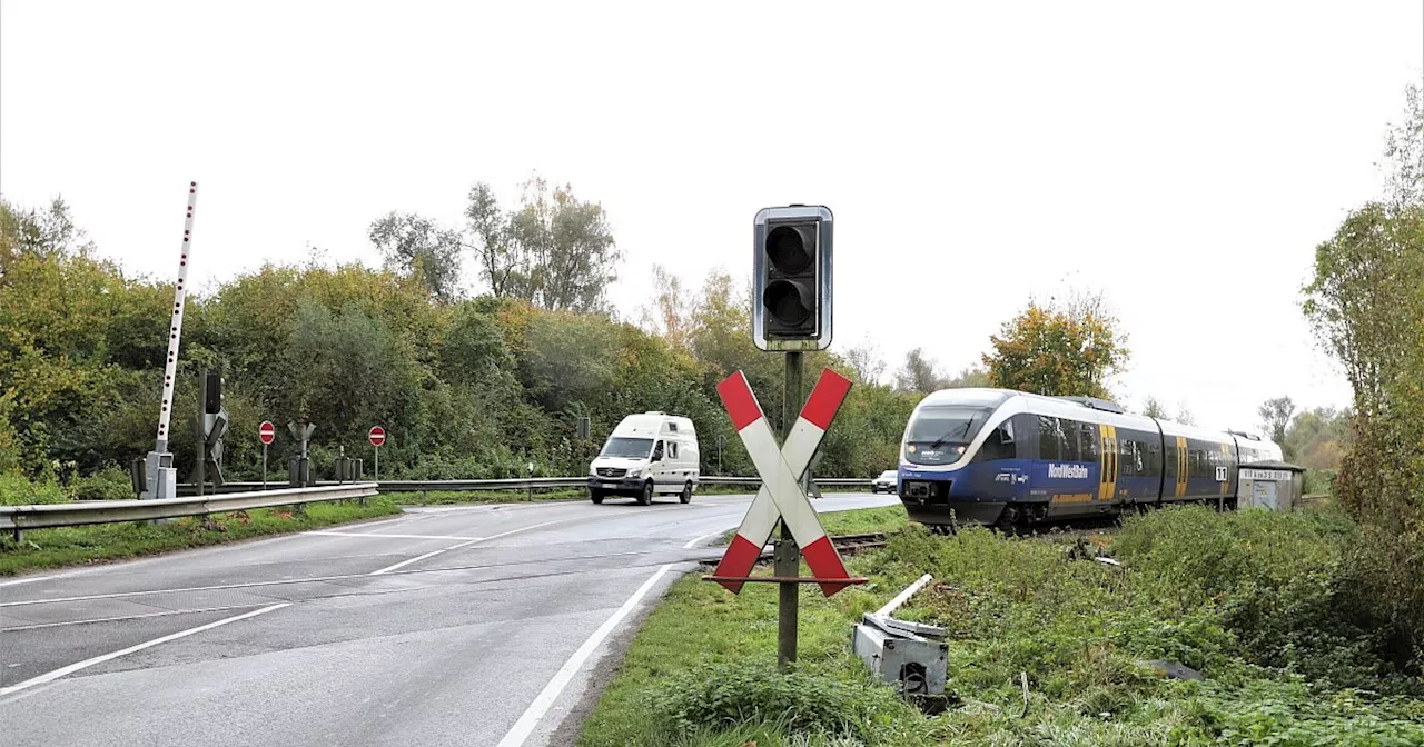 Zerstörte Schranke sorgt für Gefahrsituationen auf B64 bei Höxter