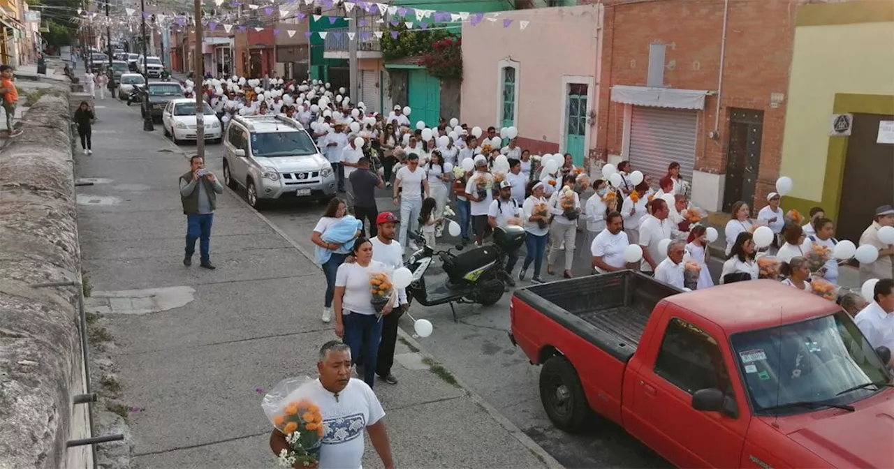 Ante caso de coches bomba, ciudadanos de Acámbaro protestan en las calles por un alto a la violencia