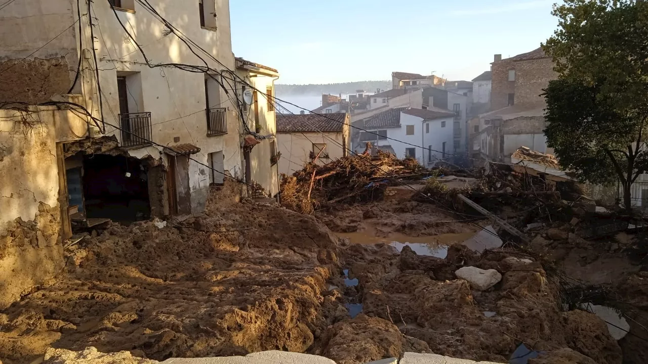 Buscan a seis desaparecidos en Letur (Albacete), que despierta con sus calles destrozadas por la riada