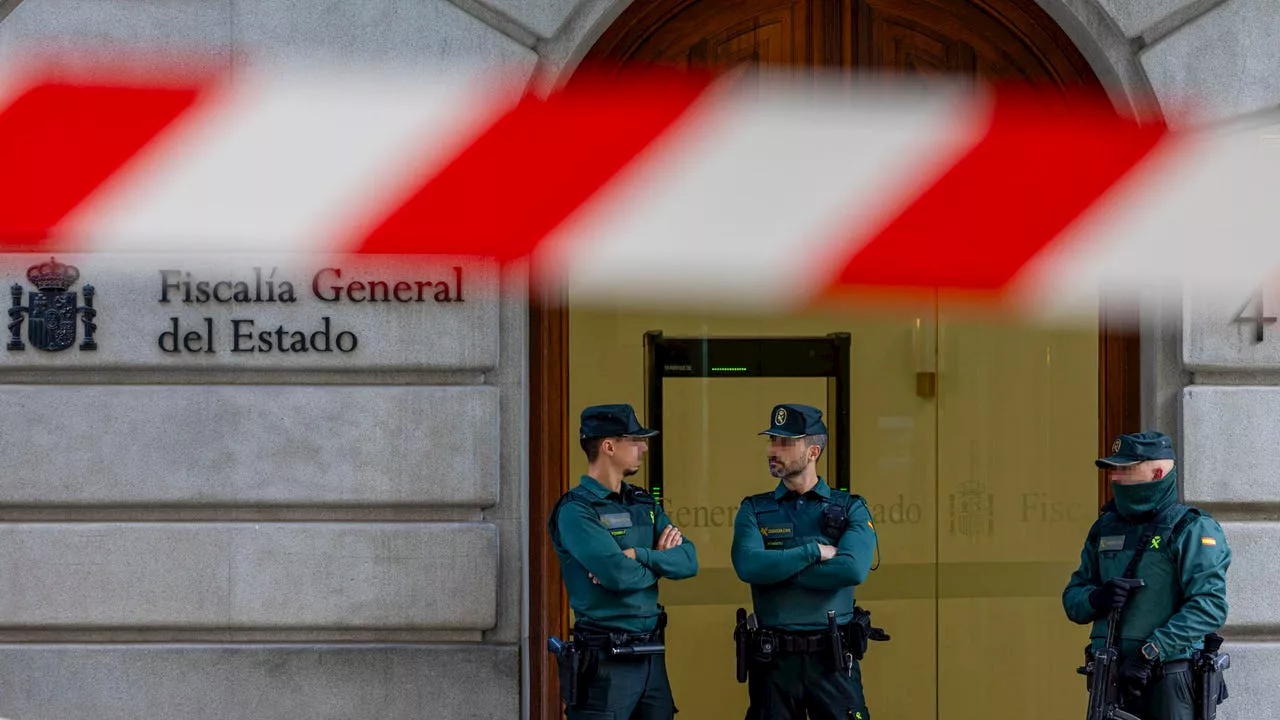 La Guardia Civil finaliza el registro del despacho del fiscal general del Estado tras más de 10 horas de traba