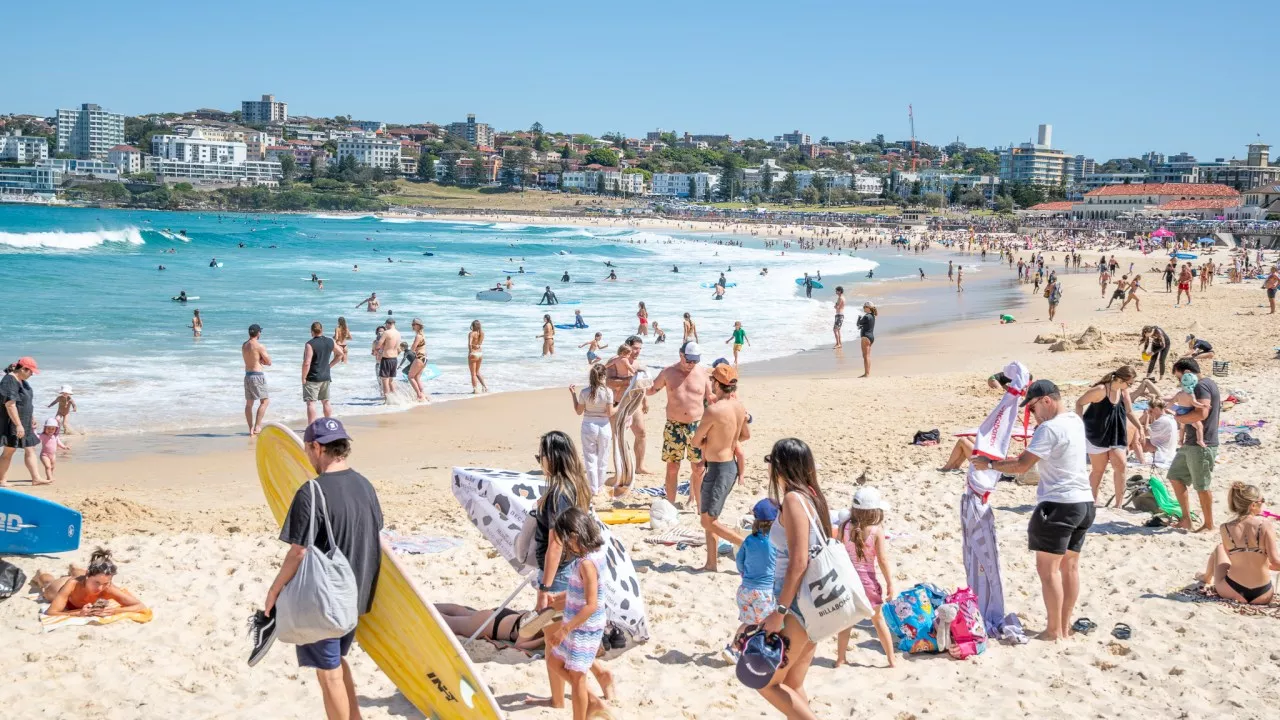 Aussies to gear up for the beach as ‘hot, windy weather’ forecast this weekend