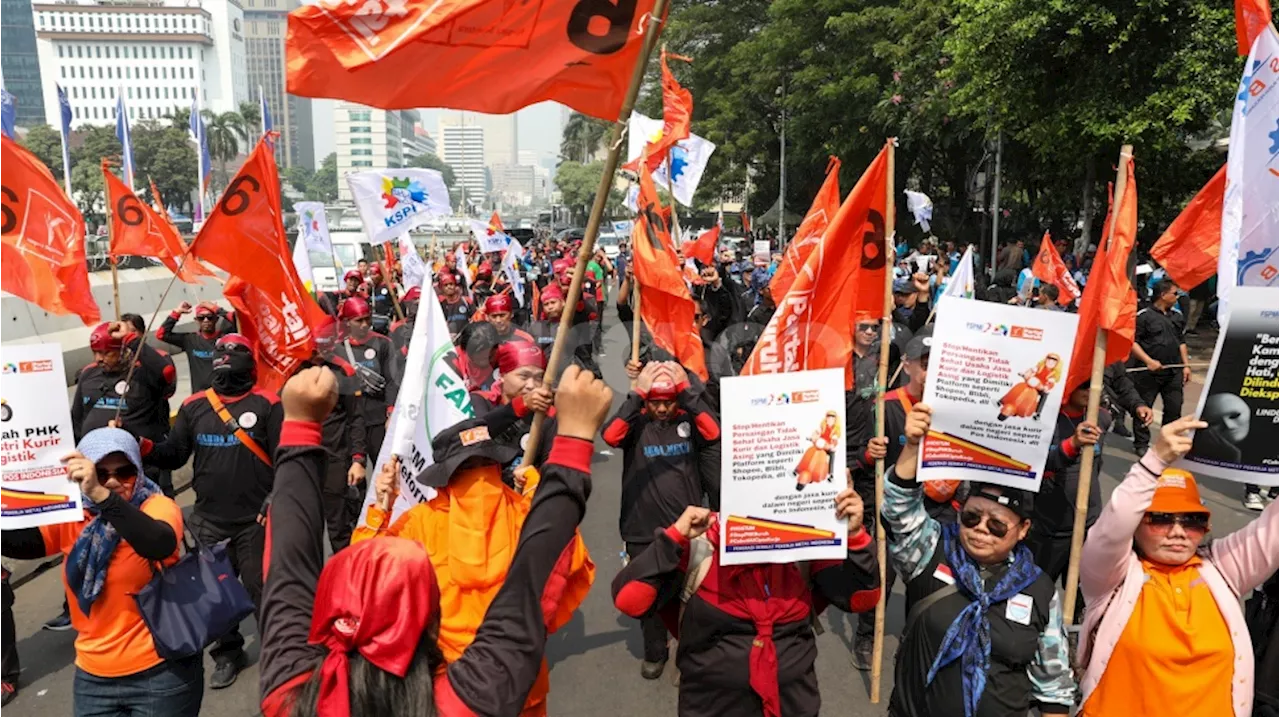 Buruh Gelar Demo di Balai Kota, Minta UMP DKI 2025 Naik 10 Persen