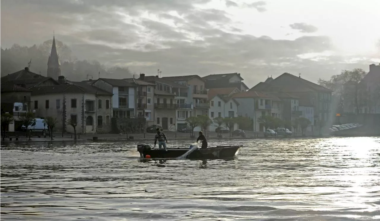 Pyrénées-Atlantiques et Landes : la justice bannit la pêche aux filets dérivants de l’Adour fluvial