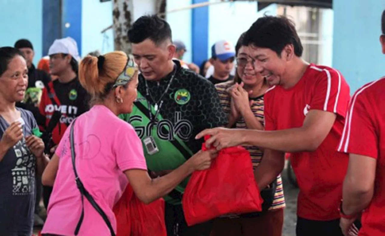 Grab, MOVE IT distribute relief packages to 1,000 families