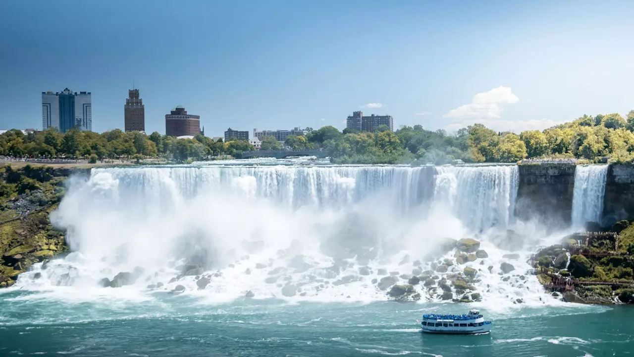 Mom and her two children die after jumping off Niagara Falls as police desperately hunt for their bodies...