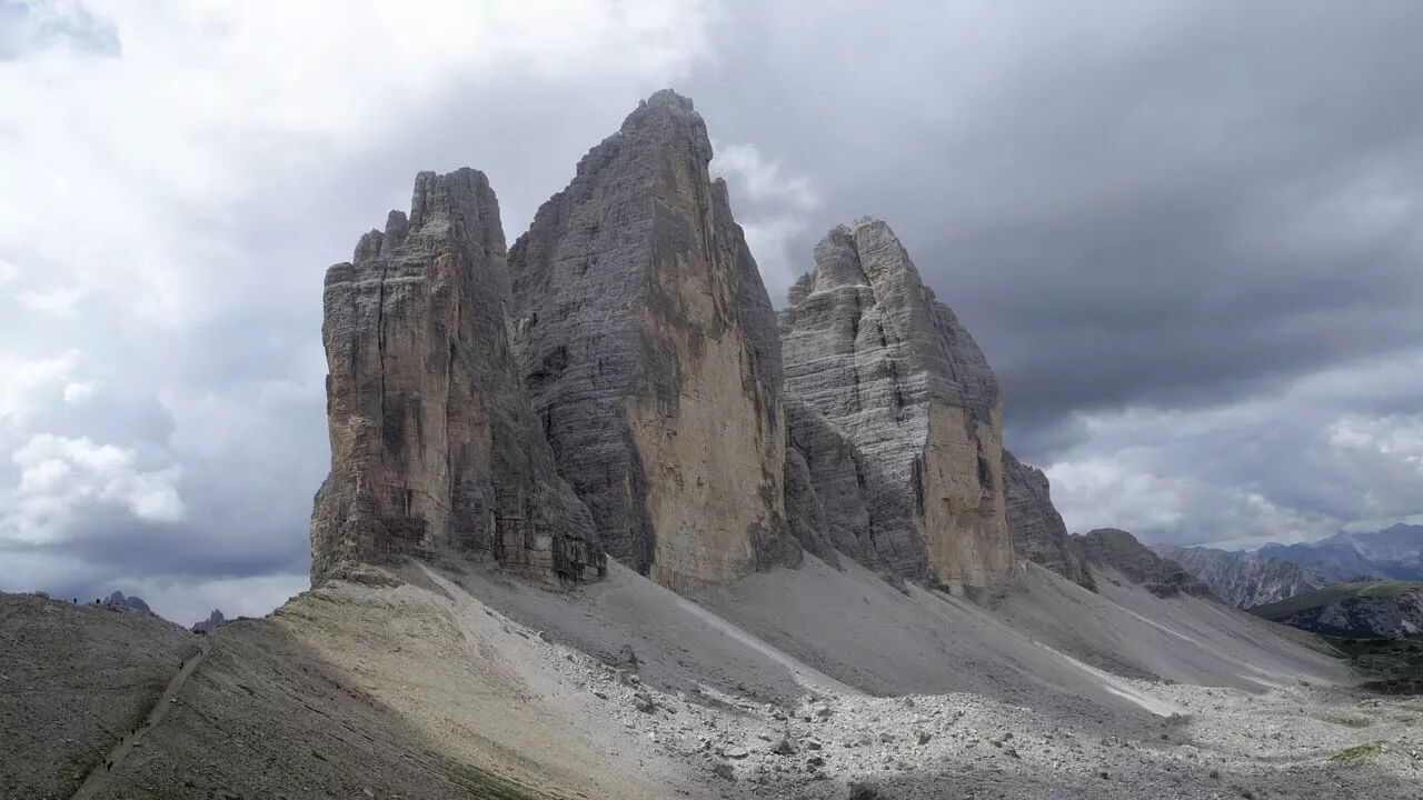 Precipita per 700 metri e muore: tragedia alle Tre Cime di Lavaredo