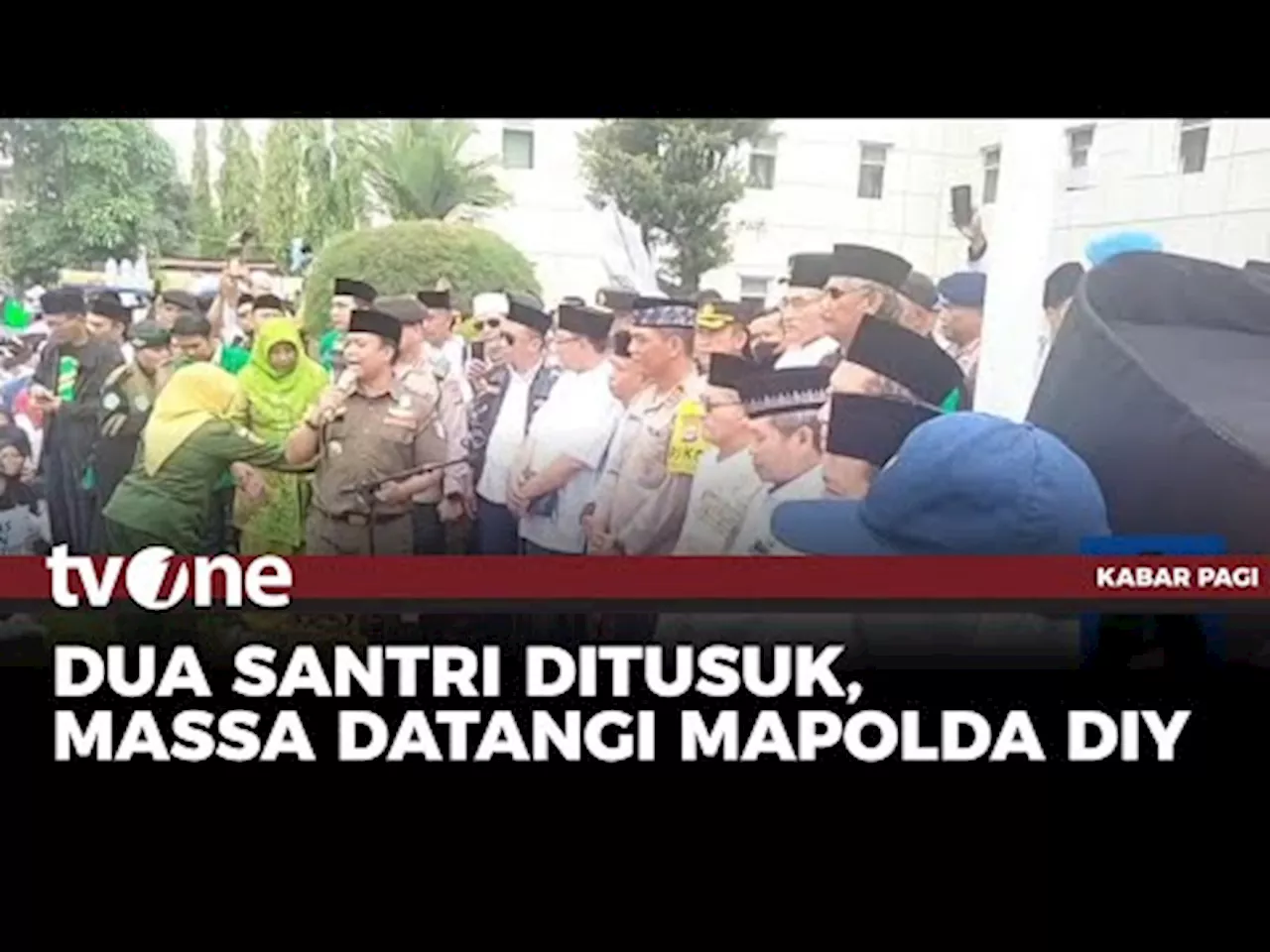 Massa di DIY Tuntut Polisi beri Hukuman Setimpal Pelaku Penusukan Santri