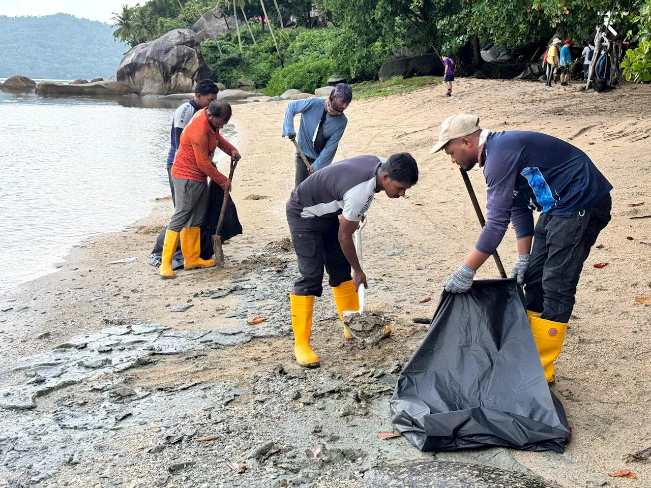 PIC, pakar kerjasama kenal pasti punca lumpur di Pantai Esen