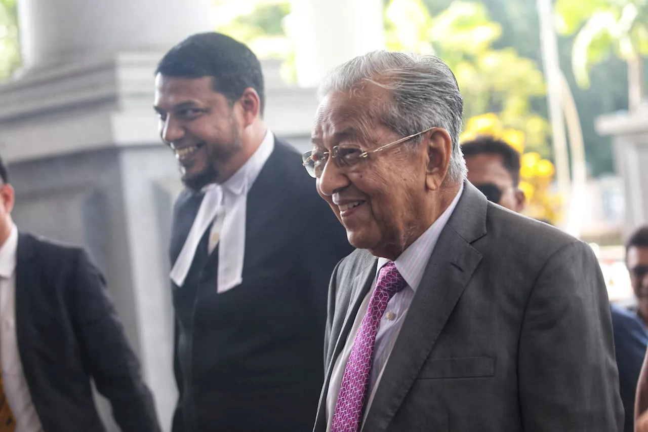 Tun M tiba di Kompleks Mahkamah KL berhubung isu ‘Kutty’