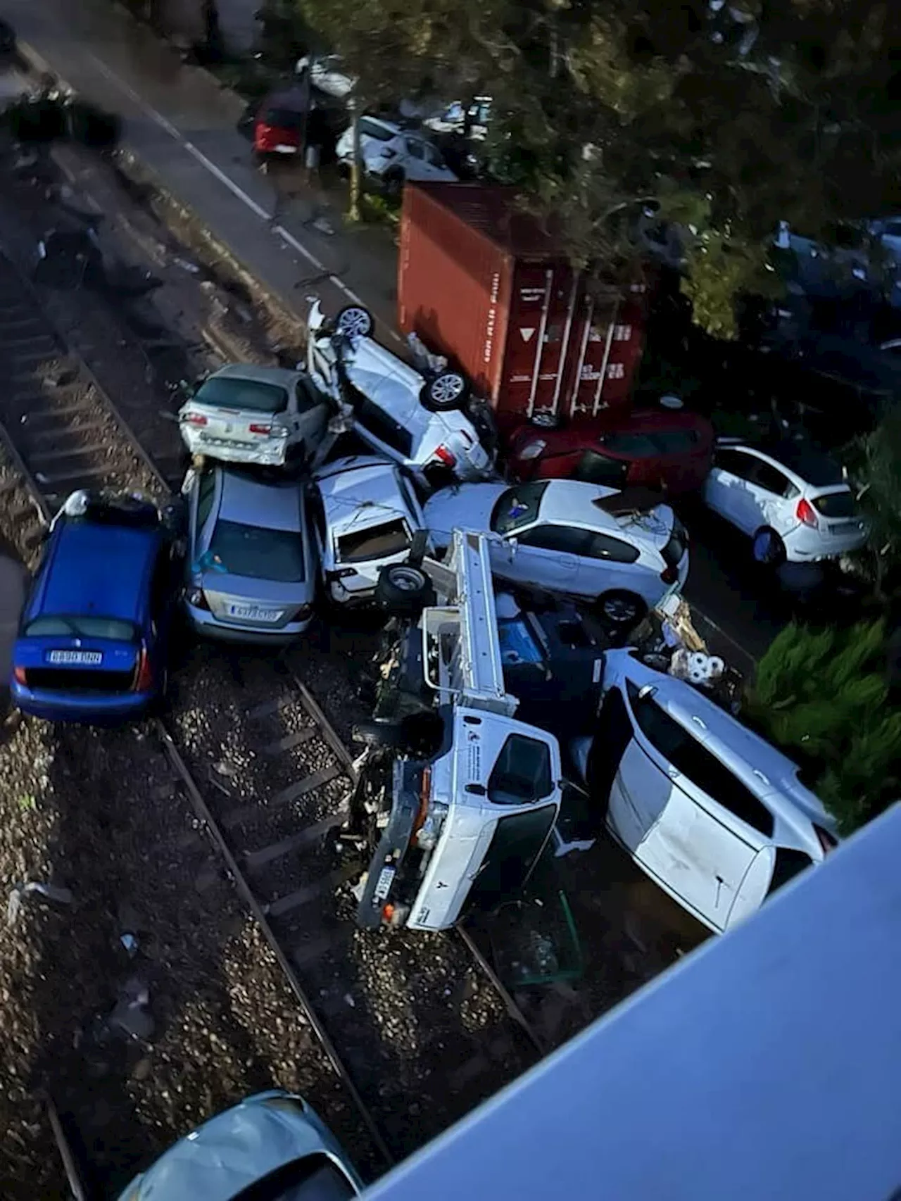 Inondations en Espagne : déjà 158 morts, des secours du Rhône envoyés en urgence